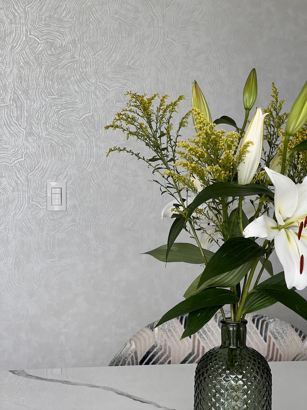 Papel de Colgadura Abstracto | Pearl White Organic Wood Wallpaper